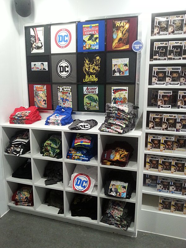 T-Shirt display in Pop-Up Store